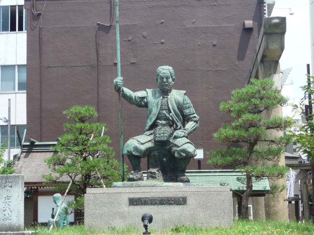 柴田神社の銅像