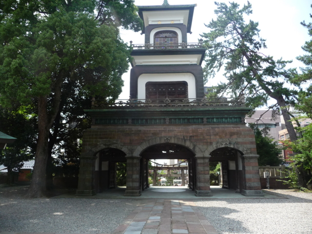 尾山神社の表門