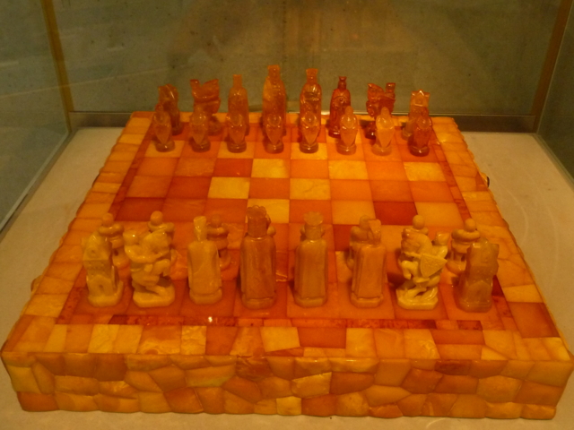 琥珀製のチェス