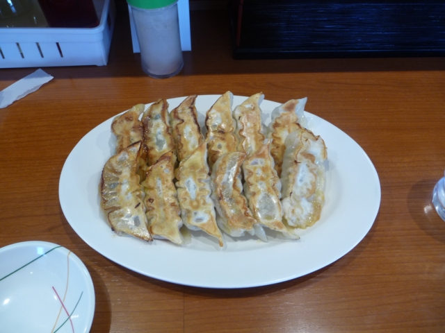 宇都宮餃子館の十二種食べ比べ