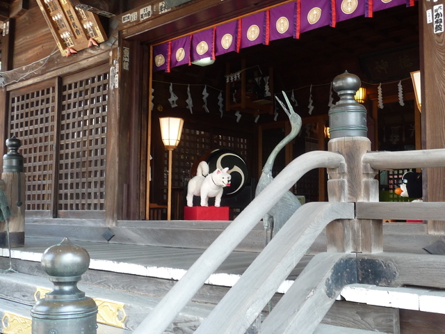 桜山神社の鶴と犬